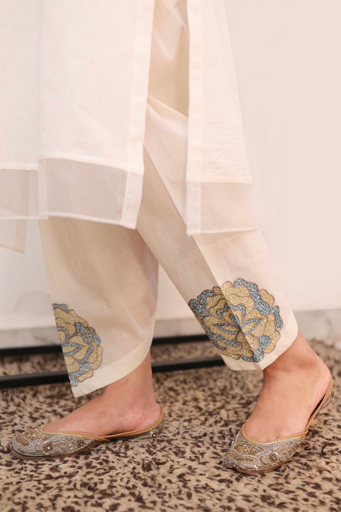 Floral motif embroidered offwhite suit