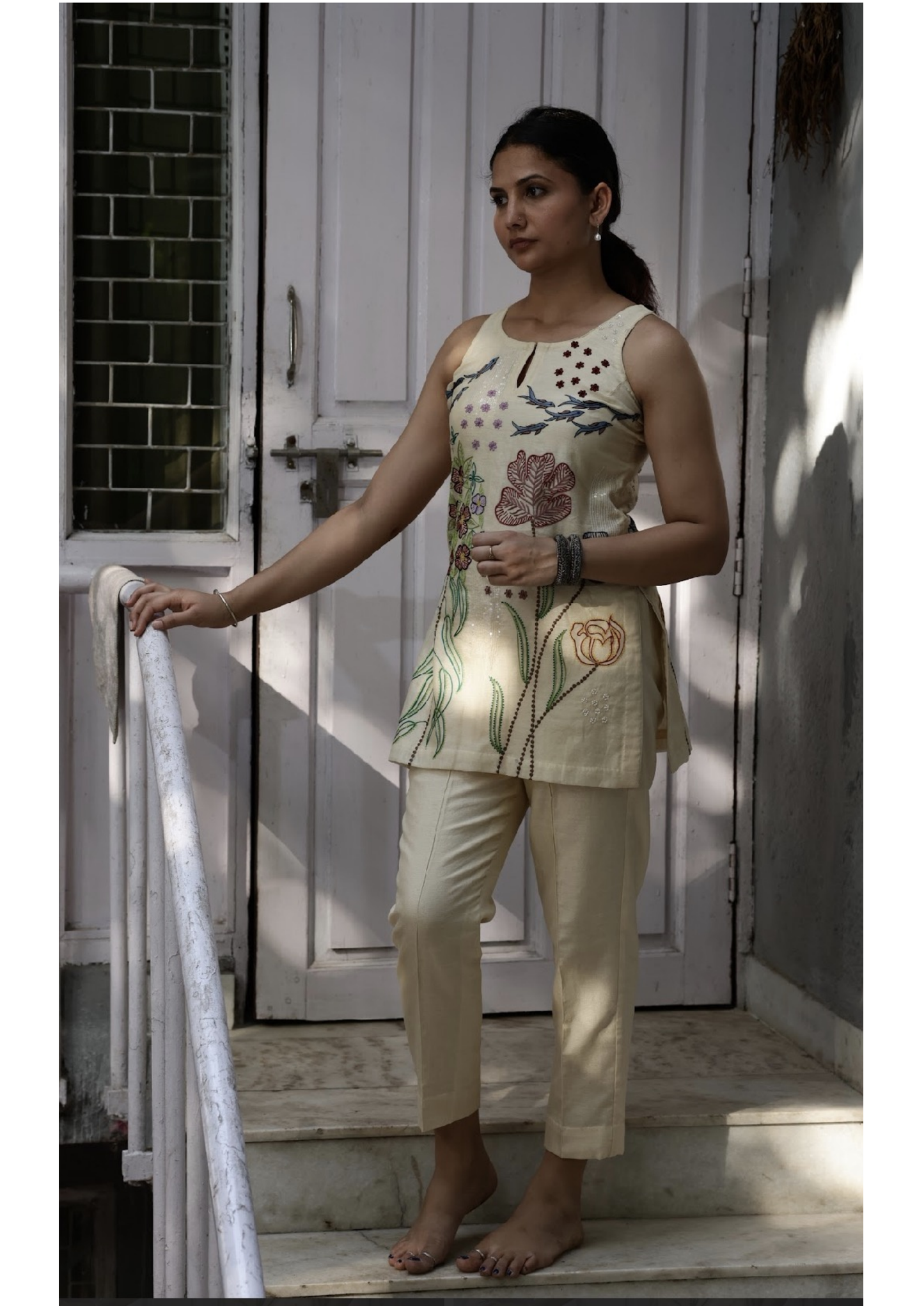Cream multicoloured short shirt sleeveless outfit (chanderi)