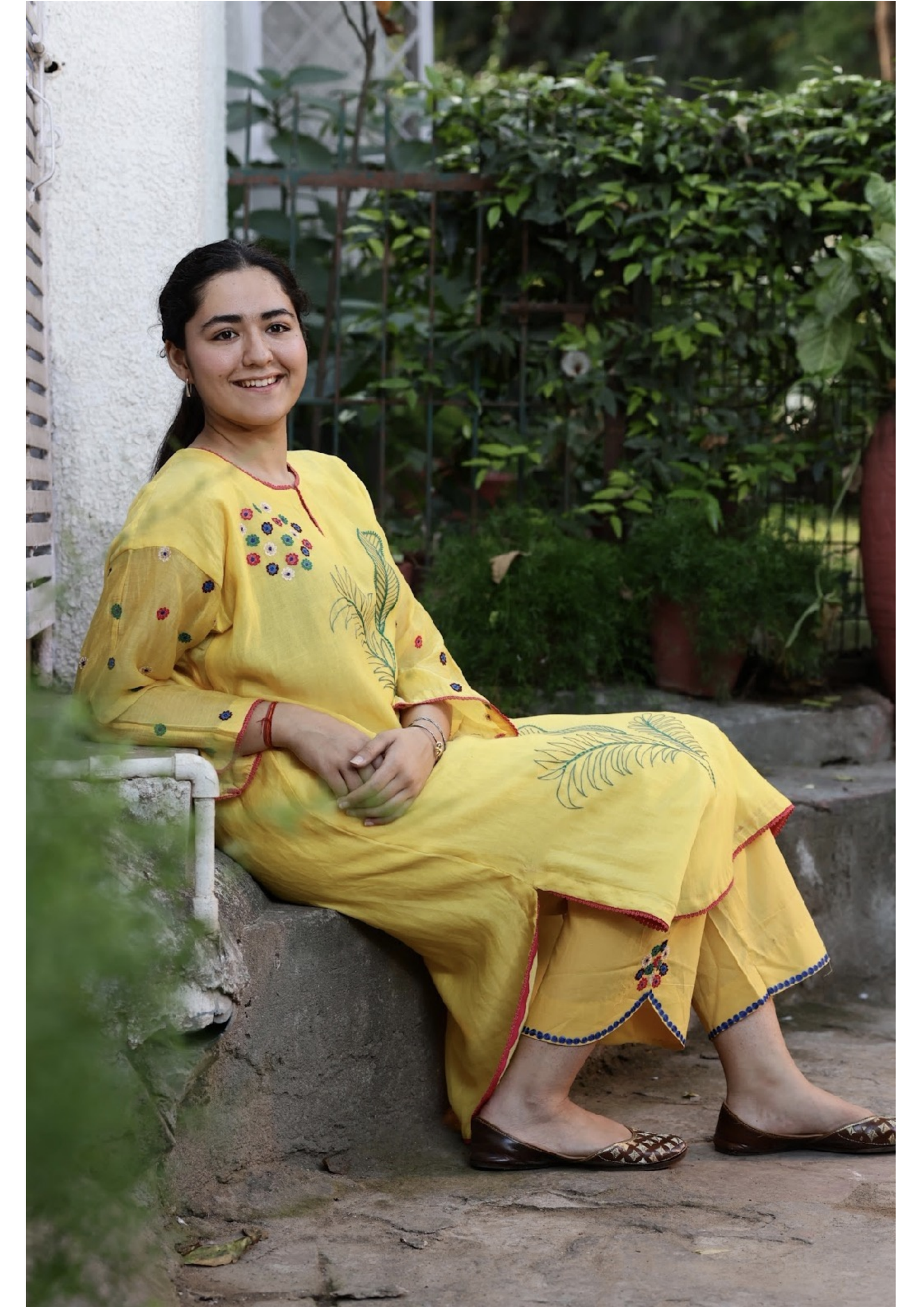 Yellow mul chanderi floral embroidered kaftan