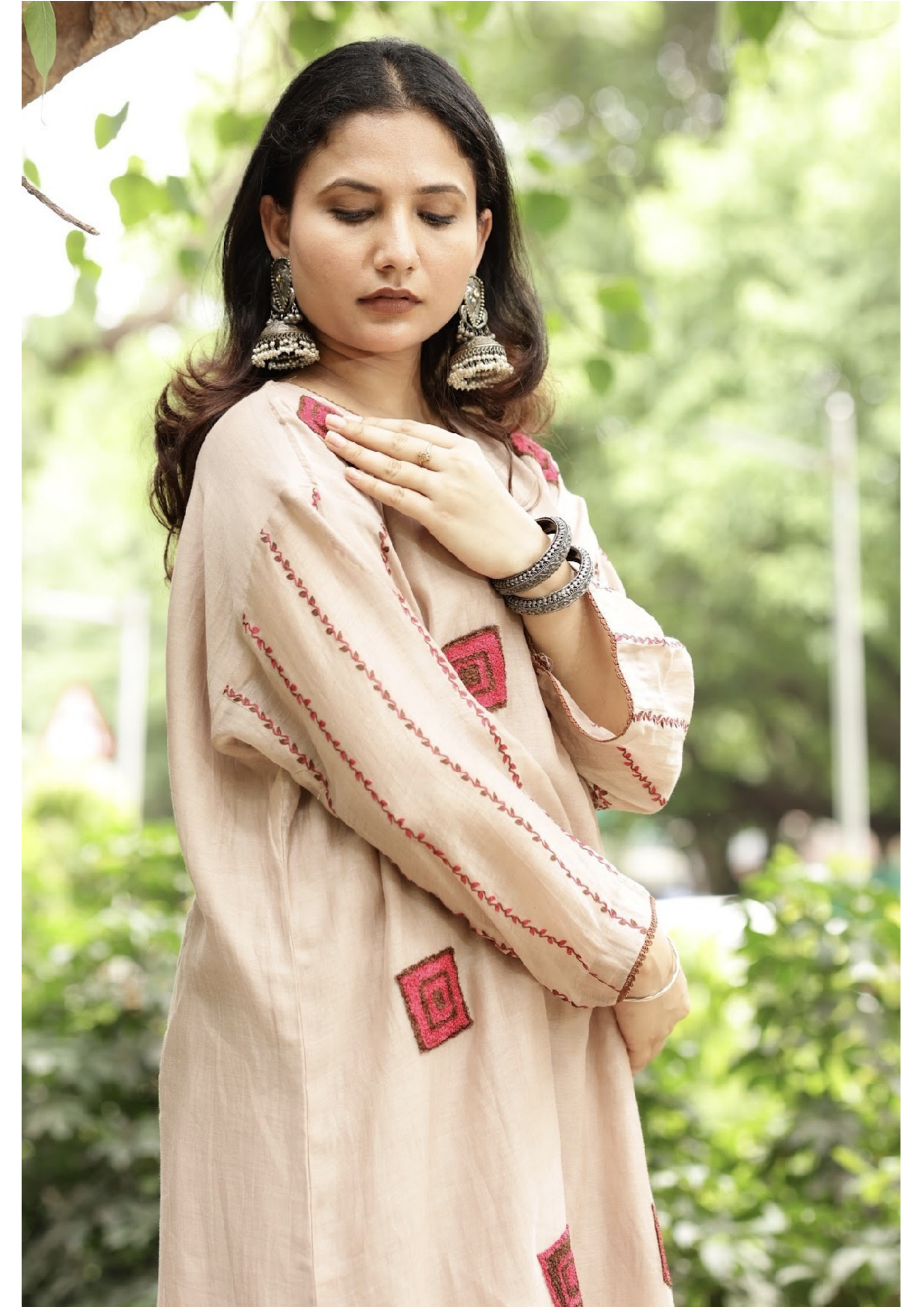 Beige-pink square embroidered kaftan