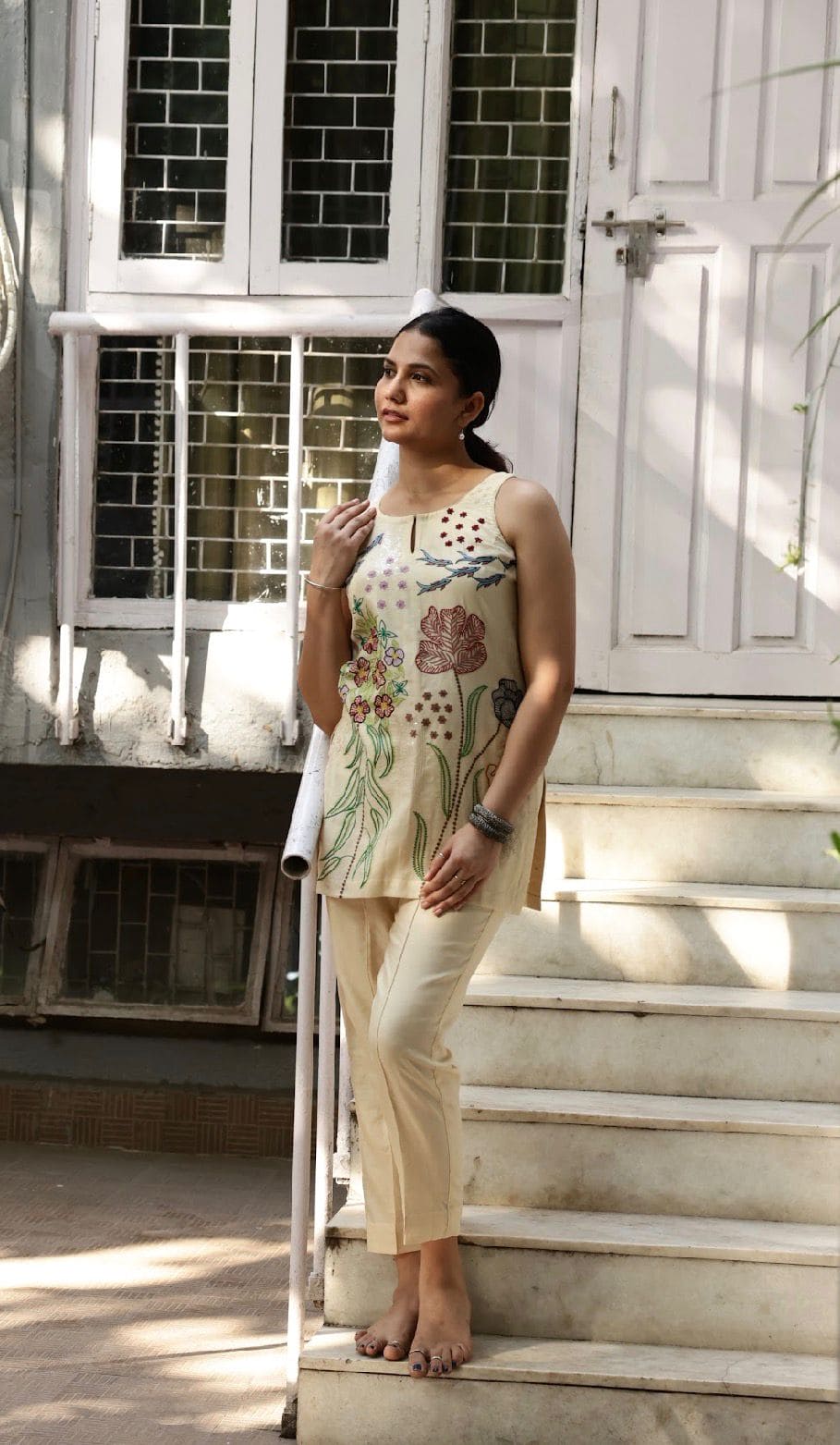 Cream multicoloured short shirt sleeveless outfit (chanderi)