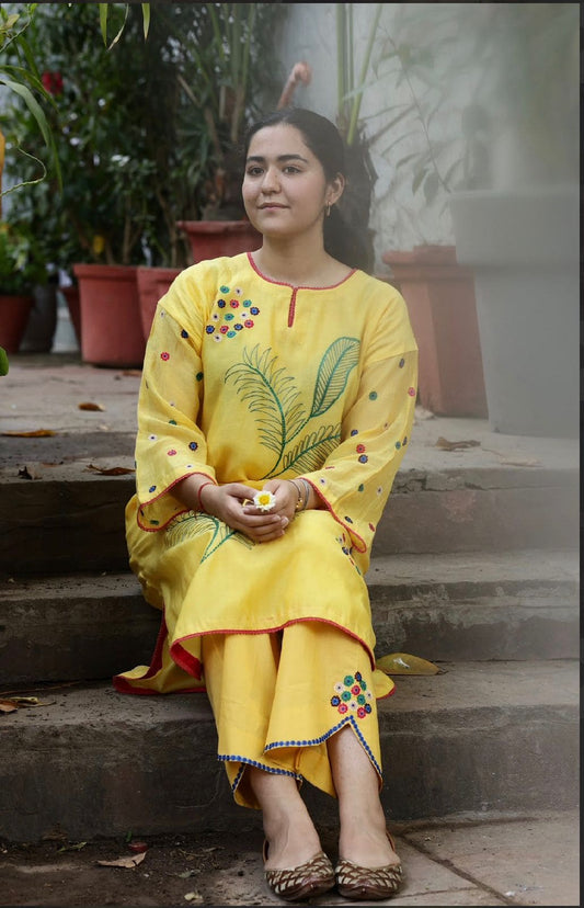 Yellow mul chanderi floral embroidered kaftan